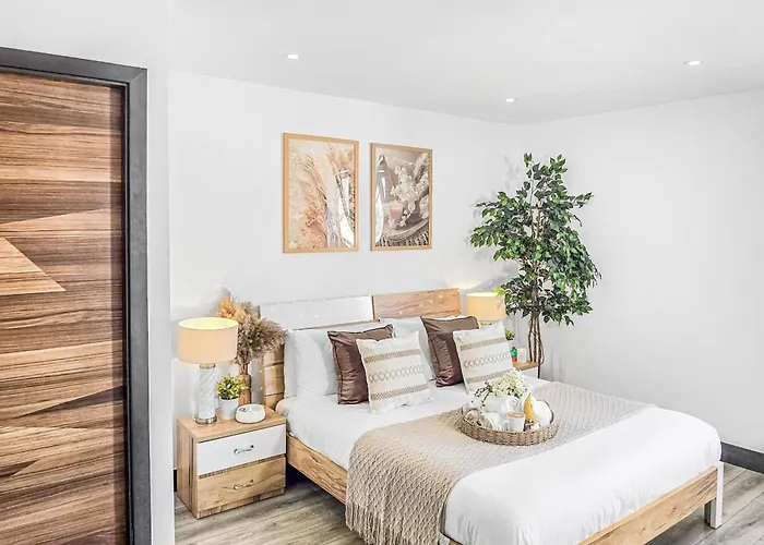 The Cozy Chapter - Spacious Apartments Near Manchester City Centre & Old Trafford